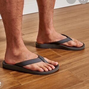 OluKai Men's Koko'o Pavement / Pavement sandals